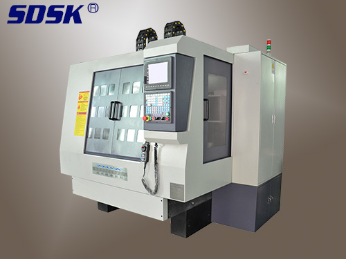 全罩金屬品加工類450D-2雙頭雙刀庫精雕機