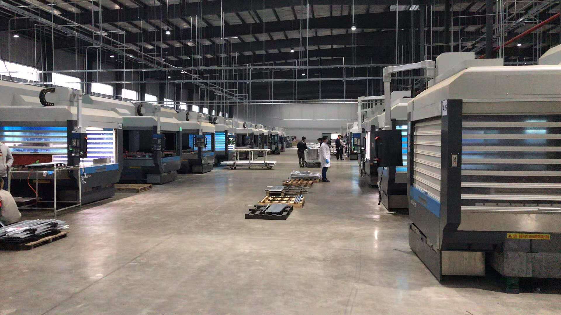 深圳精雕/大型非標精雕機出貨50臺，售后人員已調試到位，客戶已經(jīng)順利生產(chǎn)了。