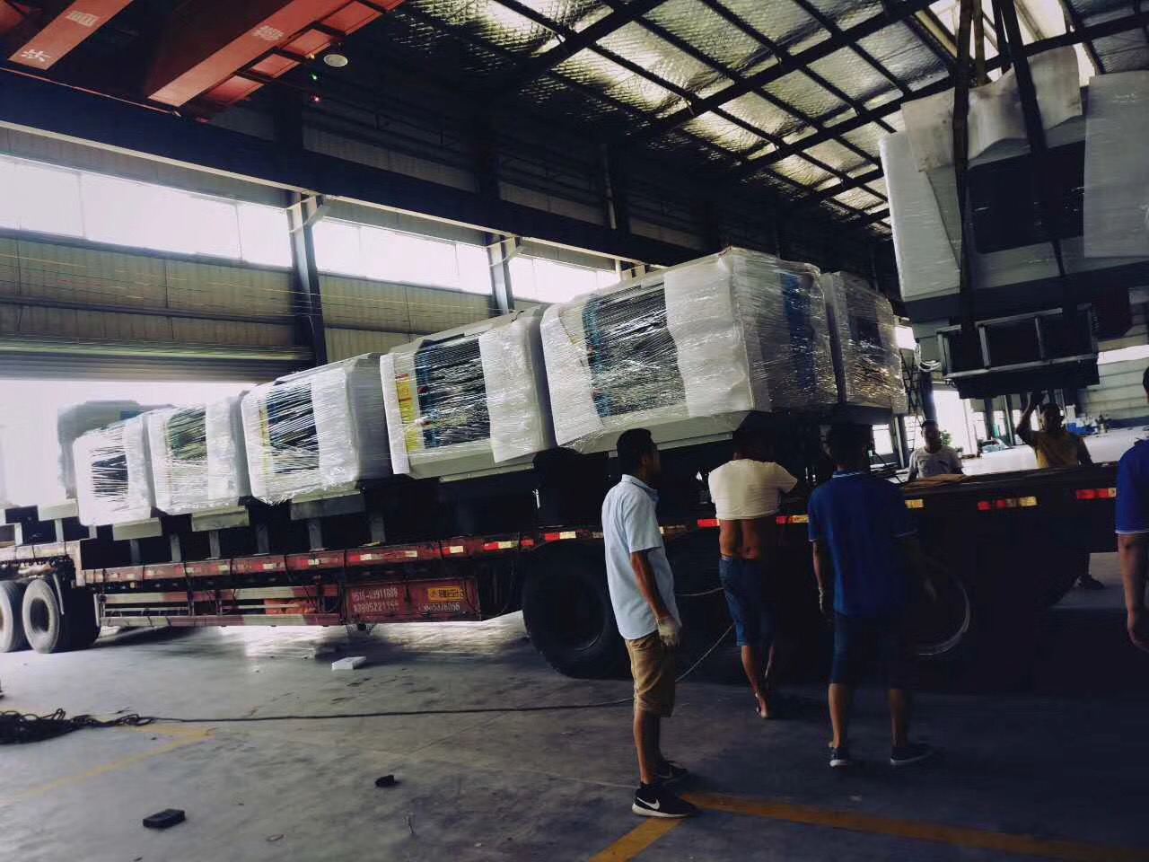 2018深雕數(shù)控迎來第二批玻璃精雕機，雙頭精雕機緊張出貨，得到客戶的高度認可。